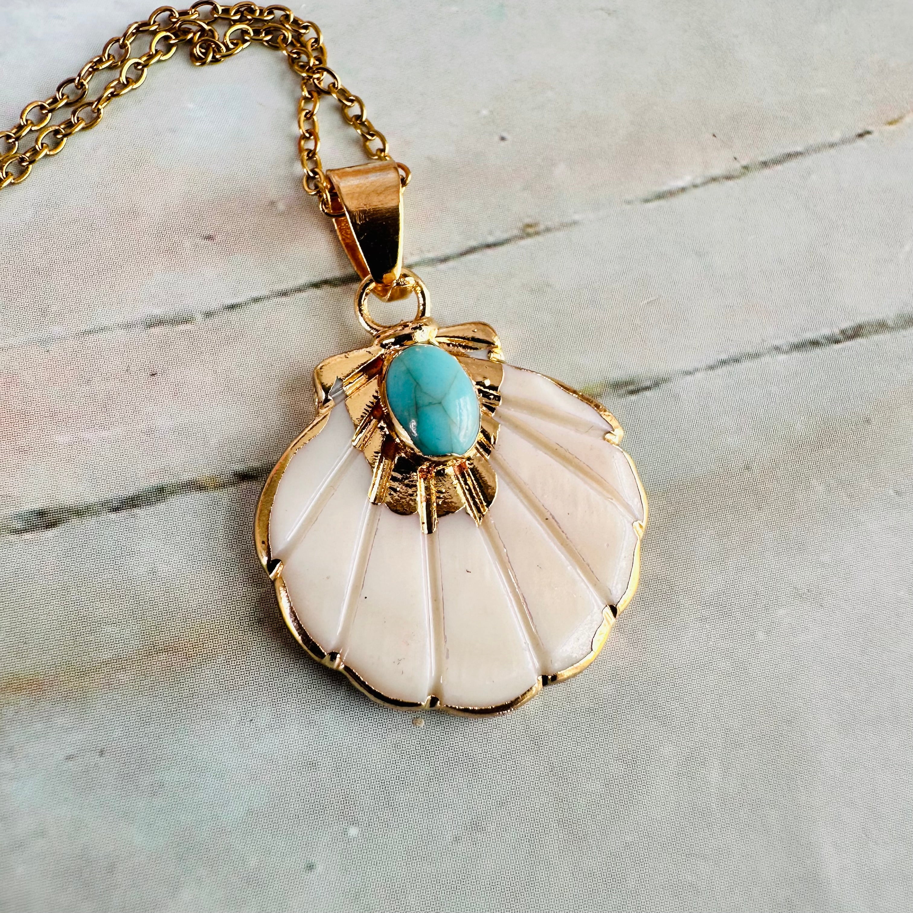 Scallop Stone Necklace