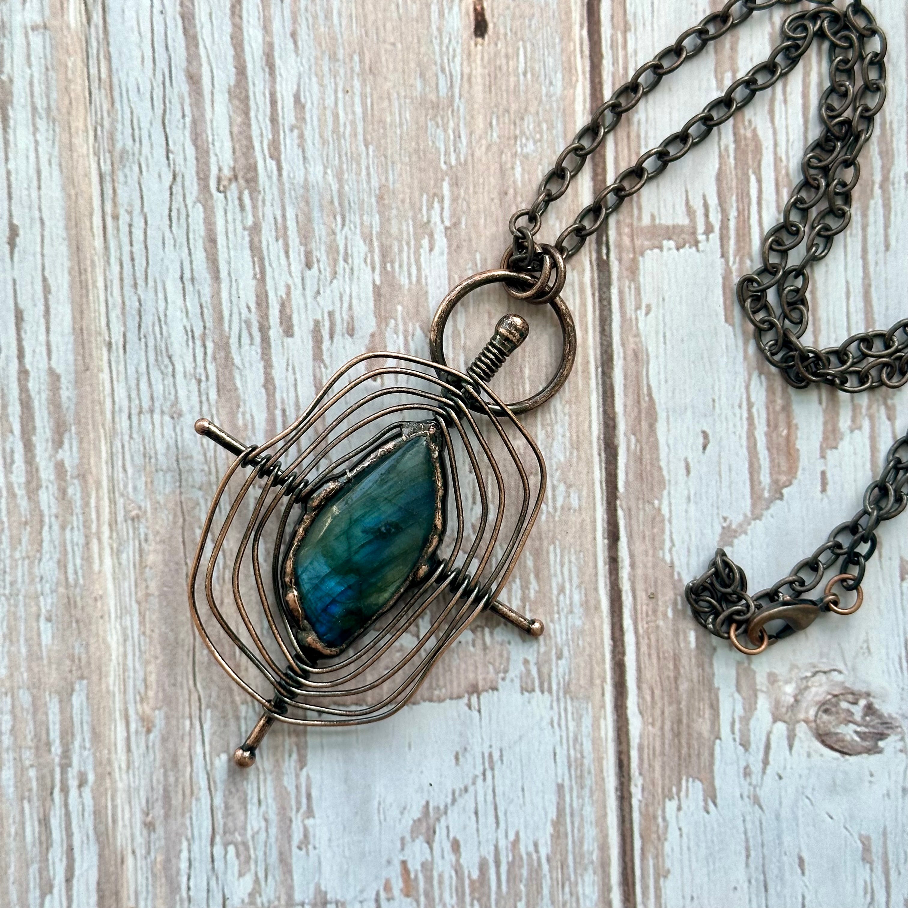 Echo Labyrinth Necklace