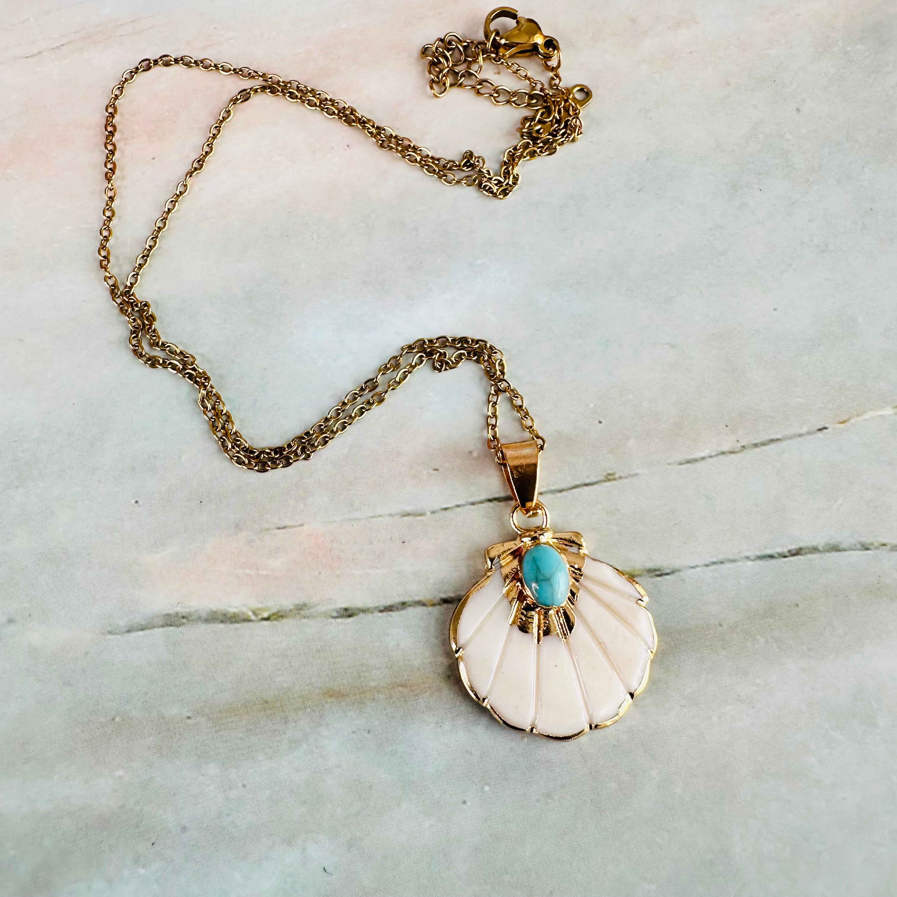 Scallop Stone Necklace